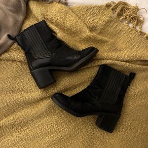 UGG Camden Exotic Cow Hair Black Heeled Boots Booties sz 8.5